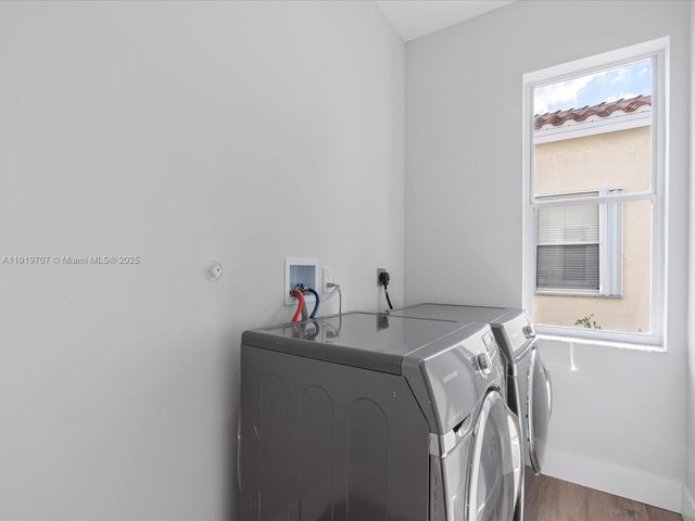 6758 Lake Nona Pl, Lake Worth, FL 33463