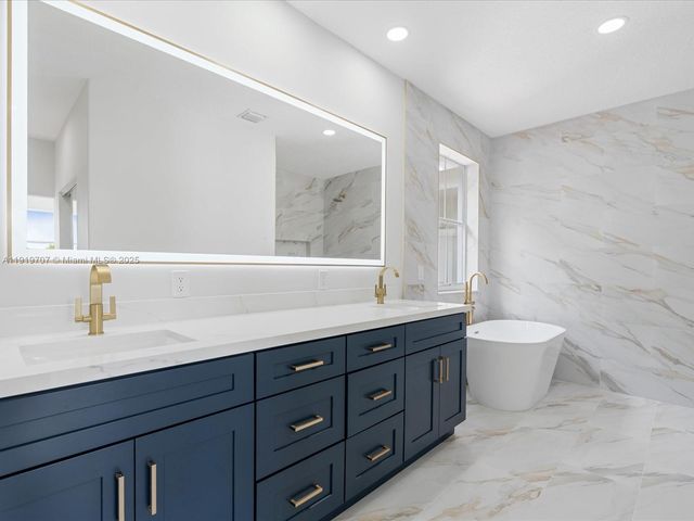 6758 Lake Nona Pl, Lake Worth, FL 33463