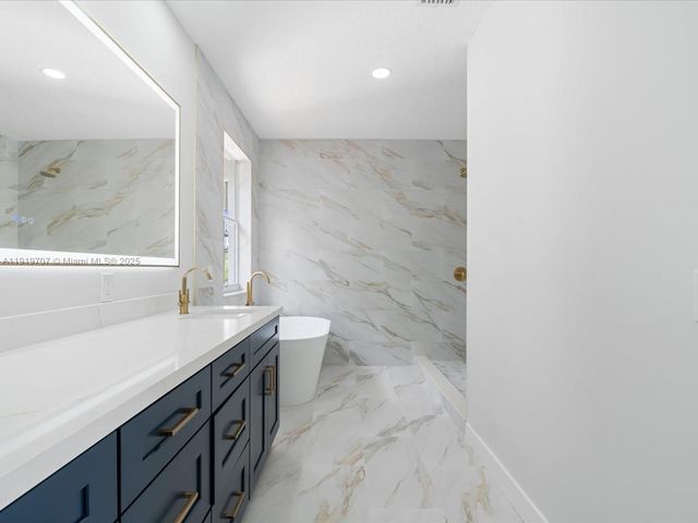 6758 Lake Nona Pl, Lake Worth, FL 33463