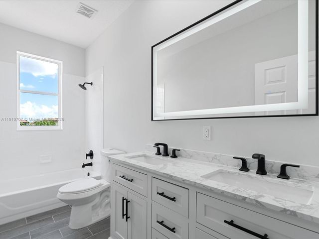 6758 Lake Nona Pl, Lake Worth, FL 33463