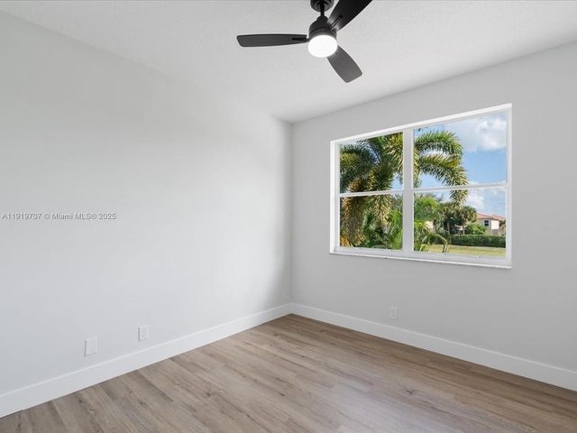 6758 Lake Nona Pl, Lake Worth, FL 33463