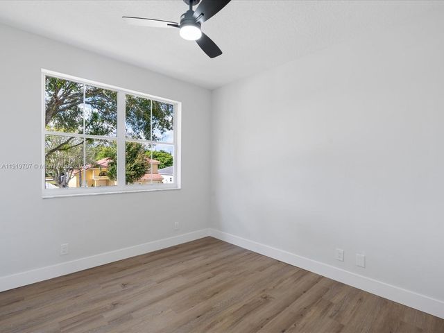 6758 Lake Nona Pl, Lake Worth, FL 33463