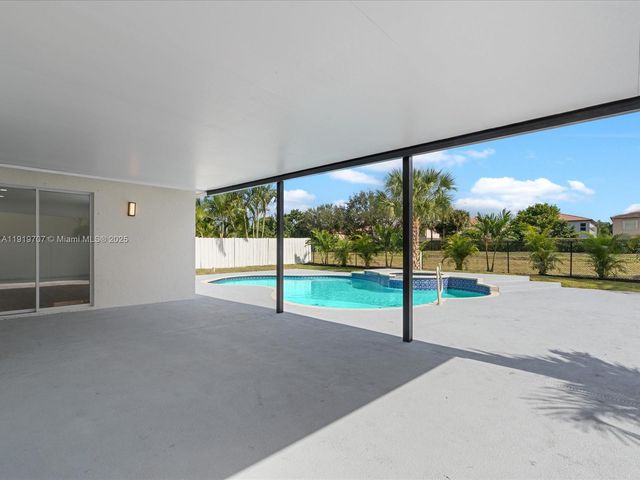 6758 Lake Nona Pl, Lake Worth, FL 33463