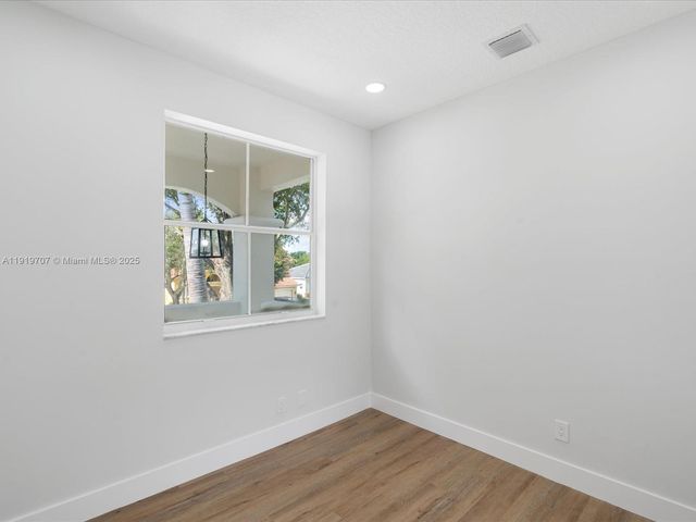 6758 Lake Nona Pl, Lake Worth, FL 33463