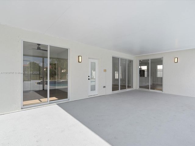 6758 Lake Nona Pl, Lake Worth, FL 33463