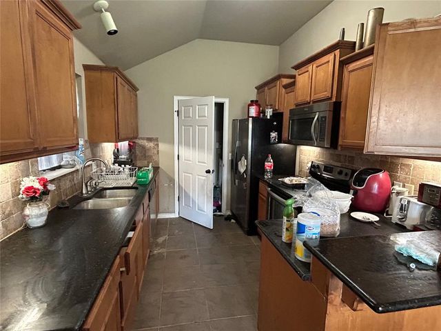 2324 Turtlewood River Road, Midwest City, OK 73130