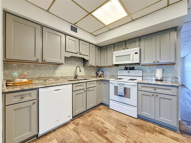 5860 43RD TERRACE N 1513, Kenneth City, FL 33709