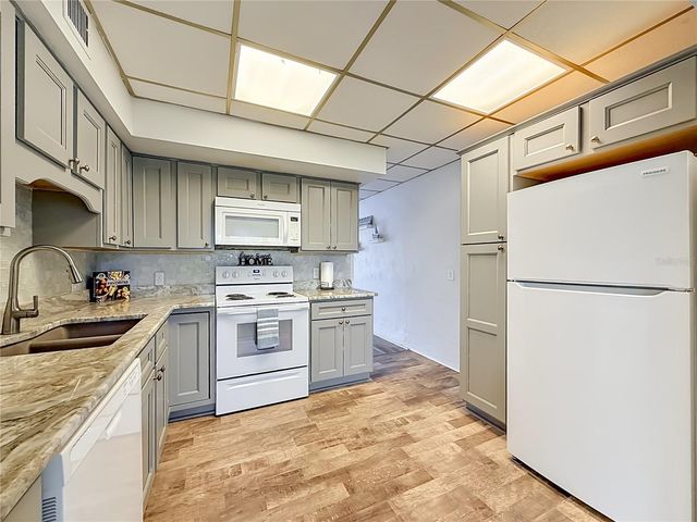 5860 43RD TERRACE N 1513, Kenneth City, FL 33709