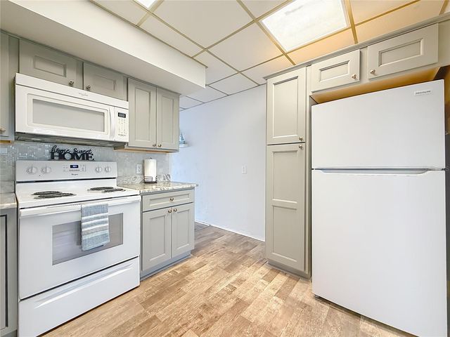 5860 43RD TERRACE N 1513, Kenneth City, FL 33709