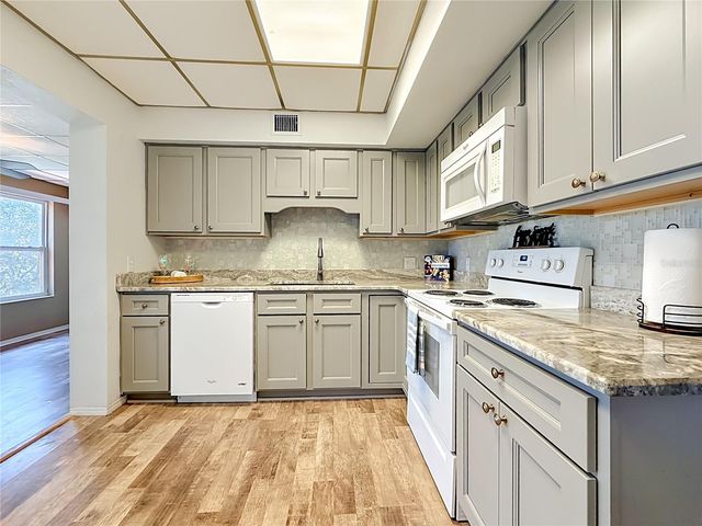 5860 43RD TERRACE N 1513, Kenneth City, FL 33709