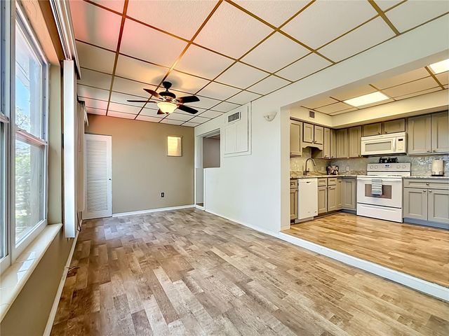 5860 43RD TERRACE N 1513, Kenneth City, FL 33709