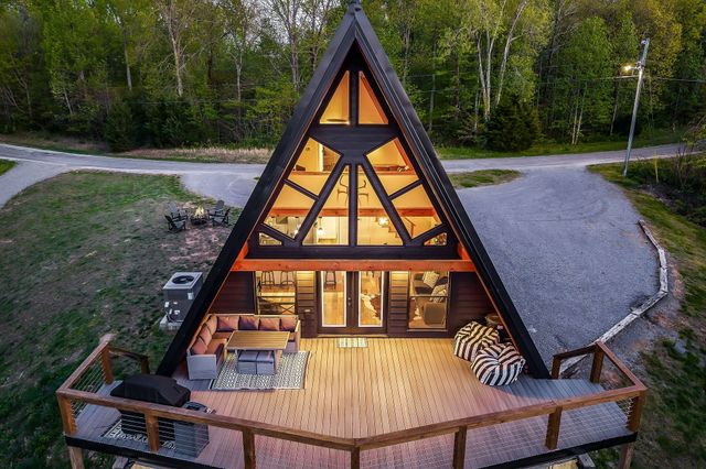 825 Hunters Landing Ln, Smithville, TN 37166