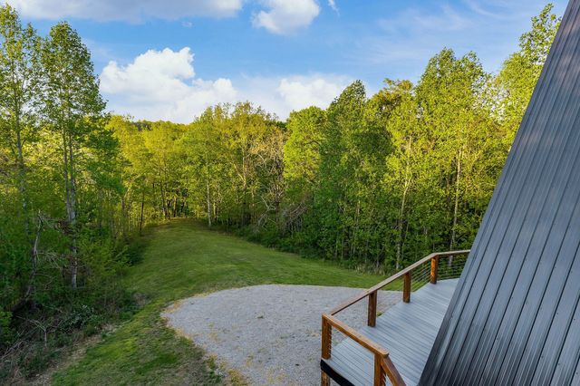 825 Hunters Landing Ln, Smithville, TN 37166