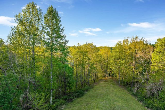 825 Hunters Landing Ln, Smithville, TN 37166