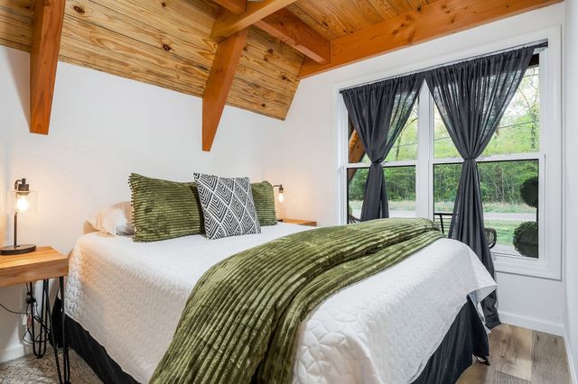 825 Hunters Landing Ln, Smithville, TN 37166