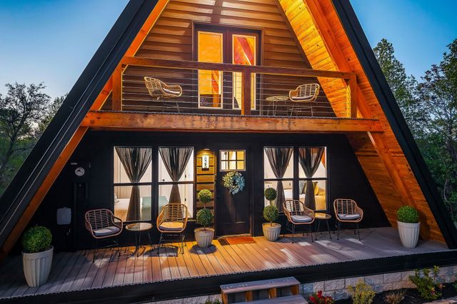 825 Hunters Landing Ln, Smithville, TN 37166