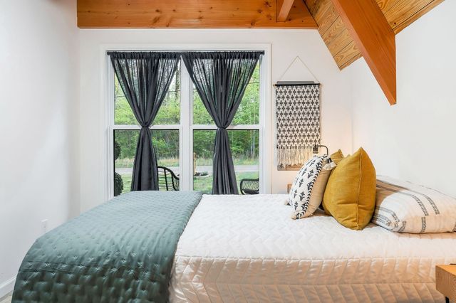 825 Hunters Landing Ln, Smithville, TN 37166