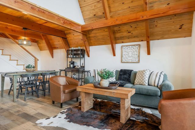 825 Hunters Landing Ln, Smithville, TN 37166