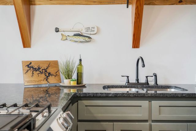 825 Hunters Landing Ln, Smithville, TN 37166