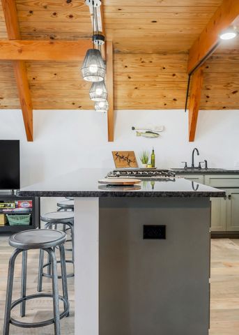 825 Hunters Landing Ln, Smithville, TN 37166