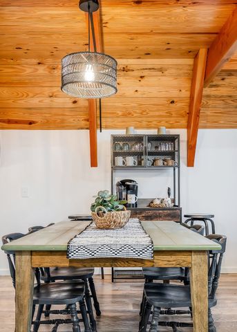 825 Hunters Landing Ln, Smithville, TN 37166