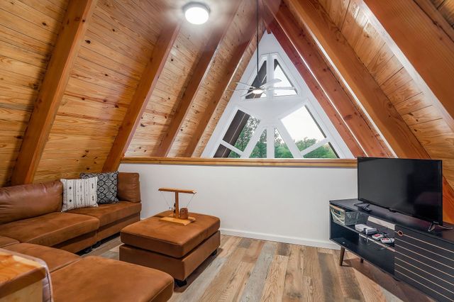 825 Hunters Landing Ln, Smithville, TN 37166