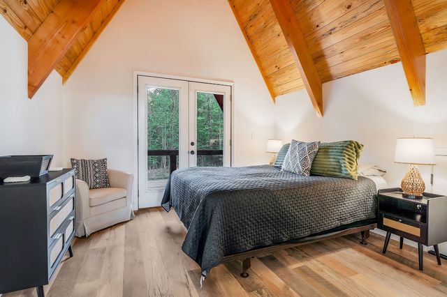 825 Hunters Landing Ln, Smithville, TN 37166