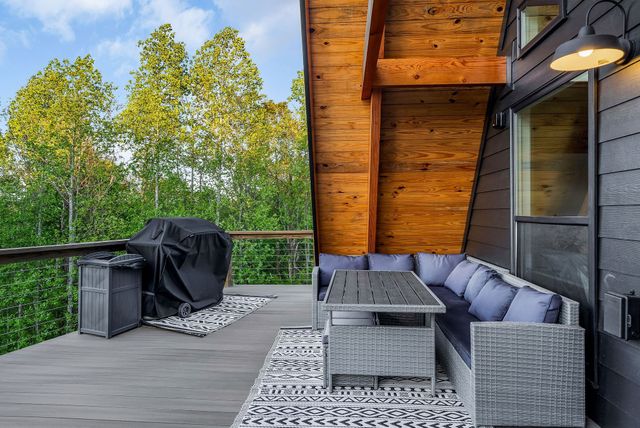 825 Hunters Landing Ln, Smithville, TN 37166