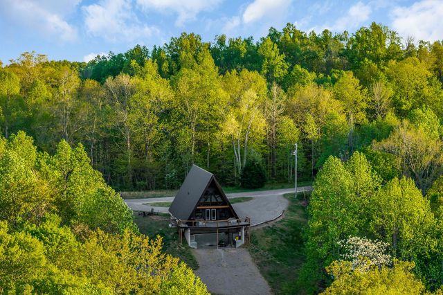 825 Hunters Landing Ln, Smithville, TN 37166