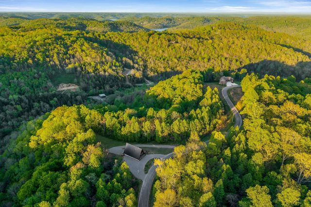 825 Hunters Landing Ln, Smithville, TN 37166