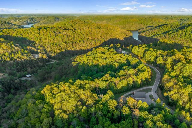 825 Hunters Landing Ln, Smithville, TN 37166