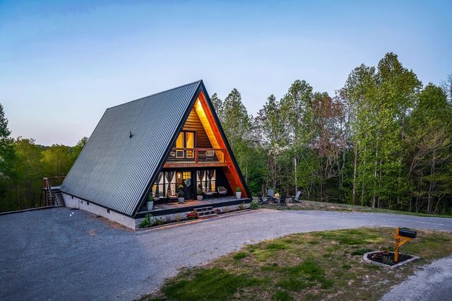 825 Hunters Landing Ln, Smithville, TN 37166