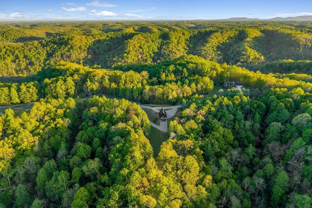 825 Hunters Landing Ln, Smithville, TN 37166