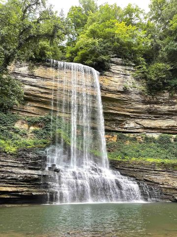 825 Hunters Landing Ln, Smithville, TN 37166