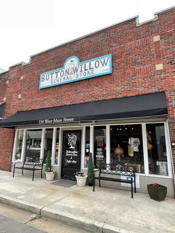 825 Hunters Landing Ln, Smithville, TN 37166