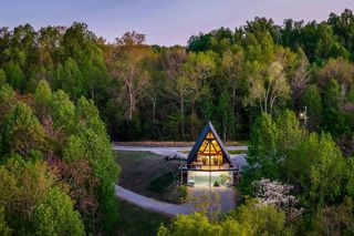 825 Hunters Landing Ln, Smithville, TN 37166