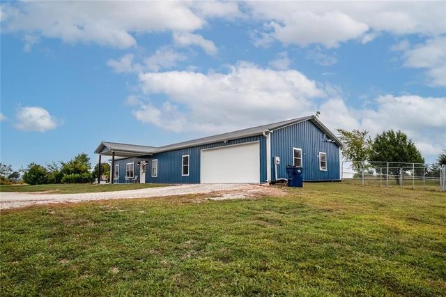 4875 Eisenhower Road, Baldwin City, KS 66006