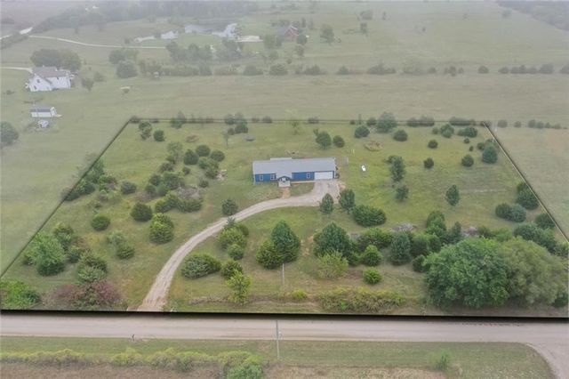 4875 Eisenhower Road, Baldwin City, KS 66006