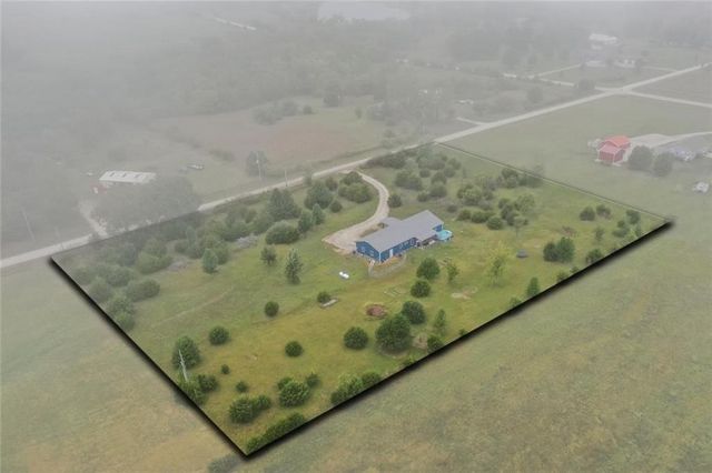 4875 Eisenhower Road, Baldwin City, KS 66006