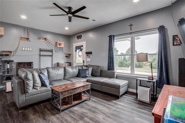 4875 Eisenhower Road, Baldwin City, KS 66006