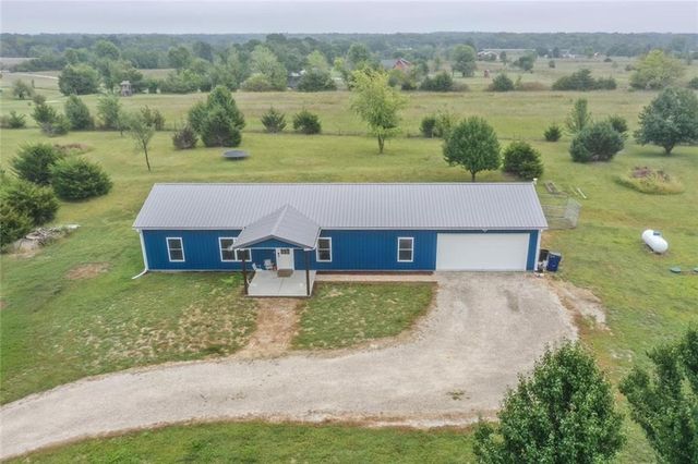 4875 Eisenhower Road, Baldwin City, KS 66006