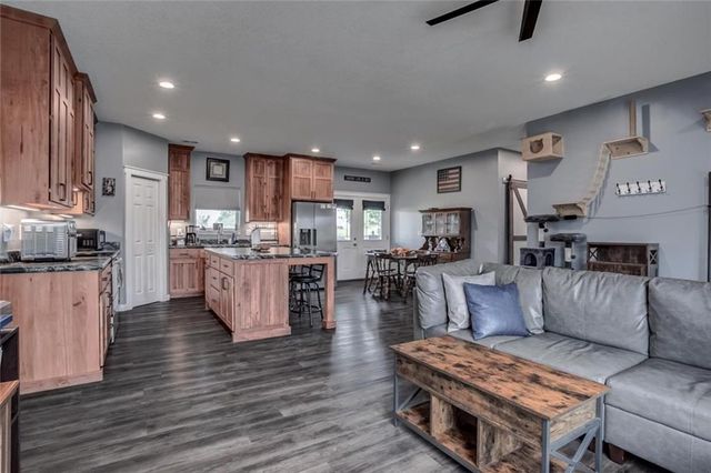 4875 Eisenhower Road, Baldwin City, KS 66006