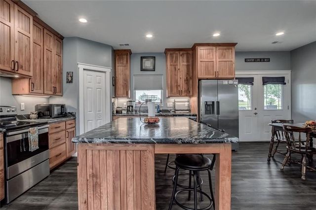 4875 Eisenhower Road, Baldwin City, KS 66006