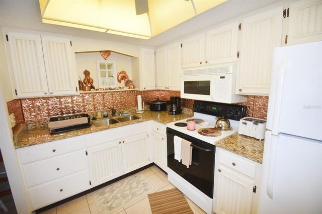 320 BASE AVENUE E 215, Venice, FL 34285