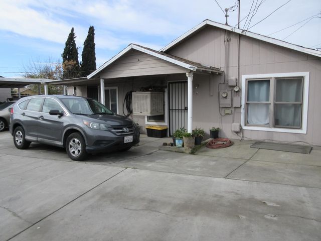 150 W Whites Bridge Avenue, Fresno, CA 93706