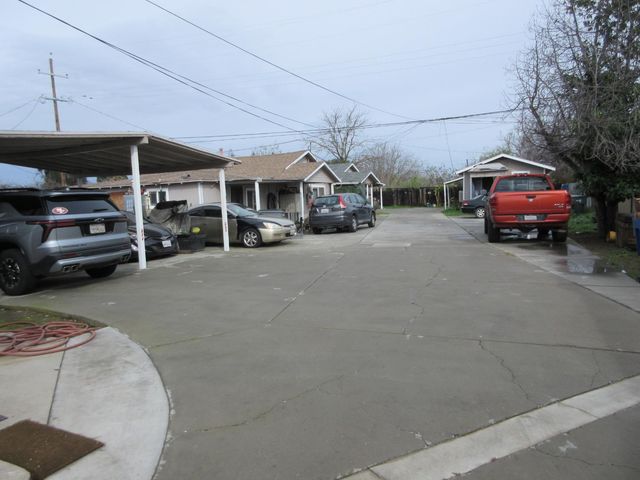 150 W Whites Bridge Avenue, Fresno, CA 93706