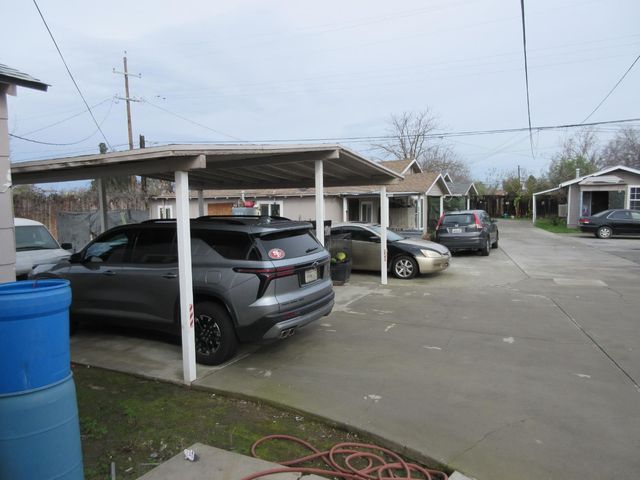 150 W Whites Bridge Avenue, Fresno, CA 93706