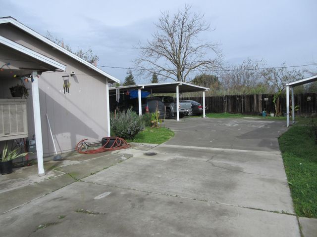 150 W Whites Bridge Avenue, Fresno, CA 93706