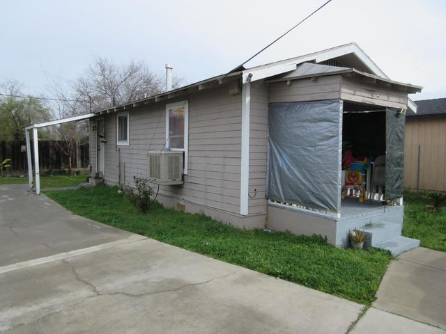 150 W Whites Bridge Avenue, Fresno, CA 93706