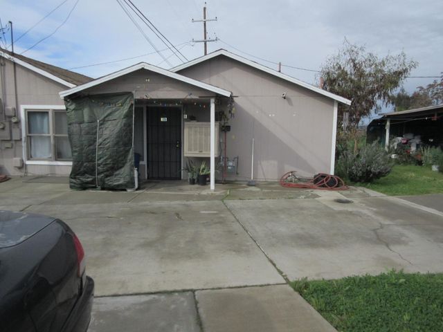 150 W Whites Bridge Avenue, Fresno, CA 93706